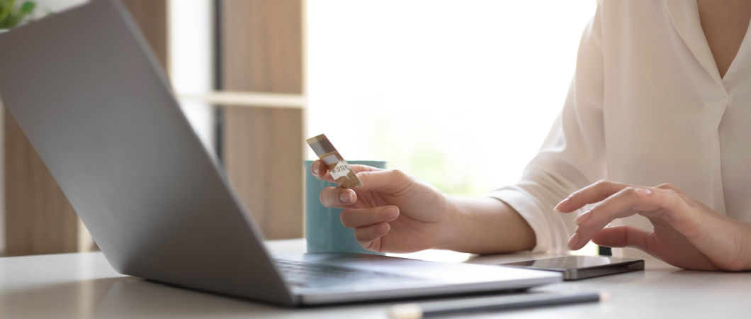 woman using credit card to give tip to movers