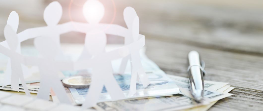 circle human chain and us dollar on table